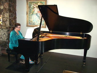Carol Worthey, Piano