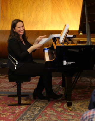 Susanne Kessel at Piano
